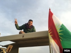 Peshmerga fighter on the Makhmour frontline, Iraq, March 2016. (S. Behn / VOA)