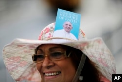 Felicia Hernandez, of Orlando, Fla., walks along the Benjamin Franklin Parkway ahead Pope Francis' visit, Sept. 26, 2015, in Philadelphia.