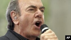 Neil Diamond in concert (2008 file photo)