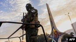 Wani 'dan tawaye a filin Umayyad na babban birnin Syria, Damascus, Disamba 12, 2024