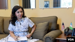 Tashkent, Uzbekistan: US Ambassador to Uzbekistan Jonathan Henick talking with VOA's Navbahor Imamova