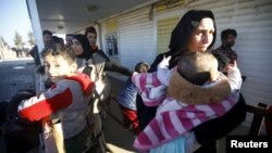Syrians line up as they wait to cross into Syria at Oncupinar border crossing in the southeastern city of Kilis, Turkey, Feb. 8, 2016. 