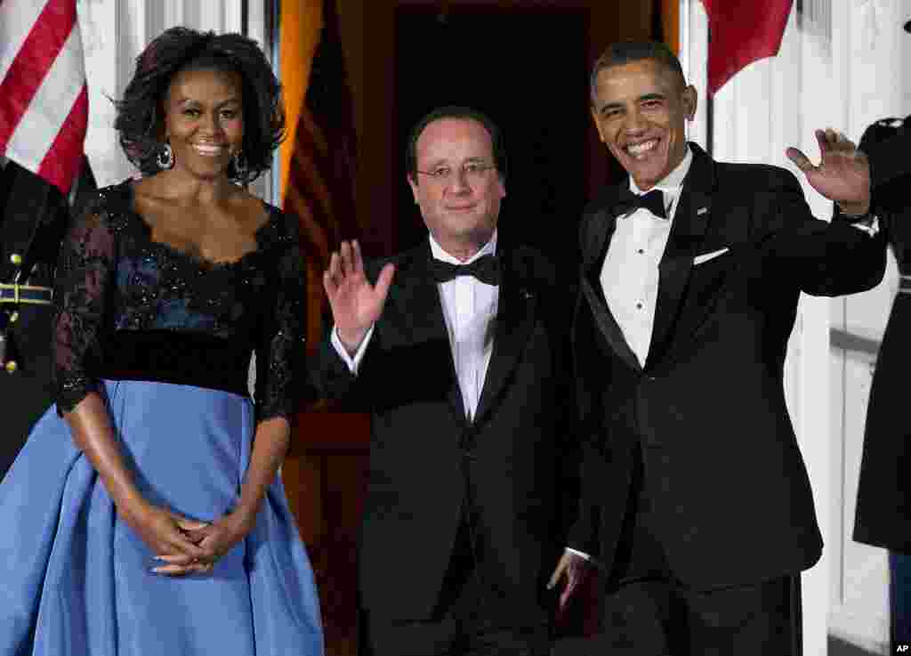 First lady Michelle Obama and President Barack Obama welcome French President François Hollande for a State Dinner at the White House, Feb. 11, 2014.