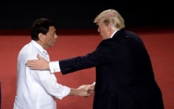 FILE - Philippine President Rodrigo Duterte shakes hands with U.S. President Donald Trump (R) during an Association of Southeast Asian Nations (ASEAN) Summit at the Cultural Center of the Philippines, in Manila, Nov. 13, 2017.