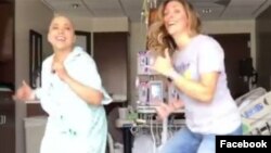 Ана-Алесія Аяла та її подруга у популярному відео