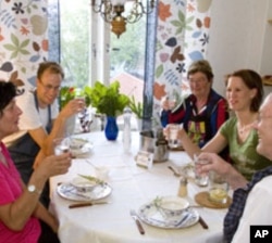 Each person on the Kalmar Climate Pilot team calculated carbon emissions from products and services purchased before and after the eco-experiment and then served as coaches for American families in the Swedish Embassy program.