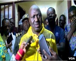 Governor Kildadi Tagueke Boukar of the Adamawa visited the freed hostages, Ngaoundere, Cameroon, April 9, 2019. ( M. Kindzeka/VOA)