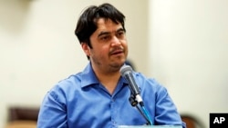 Wartawan Ruhollah Zam saat diadili di Pengadilan Revolusi, Teheran, Iran, 2 JUni 2020. (Foto: dok).