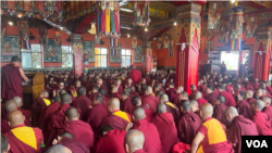 བལ་ཡུལ་དགེ་ལུགས་རྒྱུགས་སྤྲོད་ཆེན་མོའི་བསླབ་པ་མཐར་སོན་མཁན་རྣམས་ལ་ཕྱག་འཁྱེར་དང་དགོན་ཁག་བཅུའི་སློབ་མ་རྩེ་ཕུད་རྣམས་ལ་གཟེངས་བསྟོད་བྱ་དགའ་བསྩལ་ཡོད་པ་རེད།། 