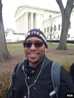 Washington DC resident Dwight Jefferson works for the federal government and wanted to pay homage to Justice Scalia as a fellow public servant, February 19, 2016. (M.Snowiss/VOA)