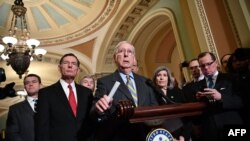 အမေရိကန်အထက်လွှတ်တော်အမတ် Mitch McConnell 