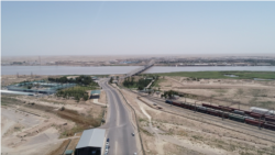 View of the Uzbek-Afghan border: The Friendship Bridge over Amu Darya links Hairatan, Balkh province with Termez, Surkhandarya region, Uzbekistan, Nov. 3, 2021 (VOA)