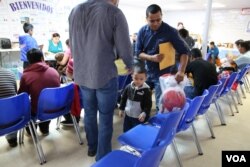 Migrants seeking to enter the United States. (Photo: A. Barros / VOA)