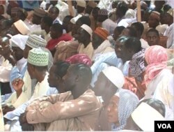 Nigerian men in a meeting with Cameroon authorities, Limani, Cameroon, April 7, 2019. ( M. Kindzeka/VOA)