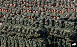 Učesnici Vojske Srbije tokom posete premijera Rusije Dmitrija Medvedeva, u Batajnici, Beograd, 19. oktobra 2019.