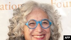 Bác sĩ Jane Aronson, người sáng lập Quĩ vì Trẻ em Mồ côi Toàn cầu (WWO), được Glamour bình chọn là Người phụ nữ của năm 2009