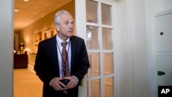 Cố vấn thương mại Nhà Trắng Peter Navarro lên án ông Justin Trudeau vì nói rằng Canada sẽ đưa ra các biện pháp trả đũa để đáp lại các mức thuế mà ông Trump áp đặt lên thép và nhôm nhập khẩu từ Canada và các nước đồng minh khác.