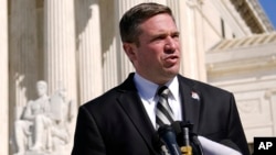 密蘇里州共和黨檢察長安德魯貝利(Andrew Bailey)。