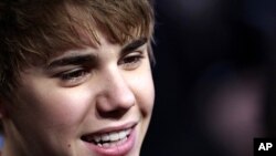 Justin Bieber poses for photographers as he arrives for the premiere of the film "Justin Bieber: Never Say Never" in London (file photo)