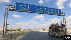 Les habitants de la province d'Idleb fuyant vers la frontière turque, le 10 septembre 2018.