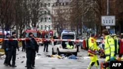 سرکاري وکیلې کېبرییل ټېلمېن خبري غونډې ته وویل مشکوک حمله کوونکي منلې چې قصداً يې د مظاهرې په ګډون والو موټر چلولی دی