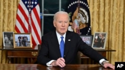 প্রেসিডেন্ট জো বাইডেন ওভাল অফিস থেকে তাঁর শেষ ভাষণ দিচ্ছেন। ফটোঃ ১৫ জানুয়ারি, ২০২৫। 