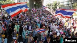 Anti-government protesters march in a rally in central Bangkok, Jan. 15, 2014. 