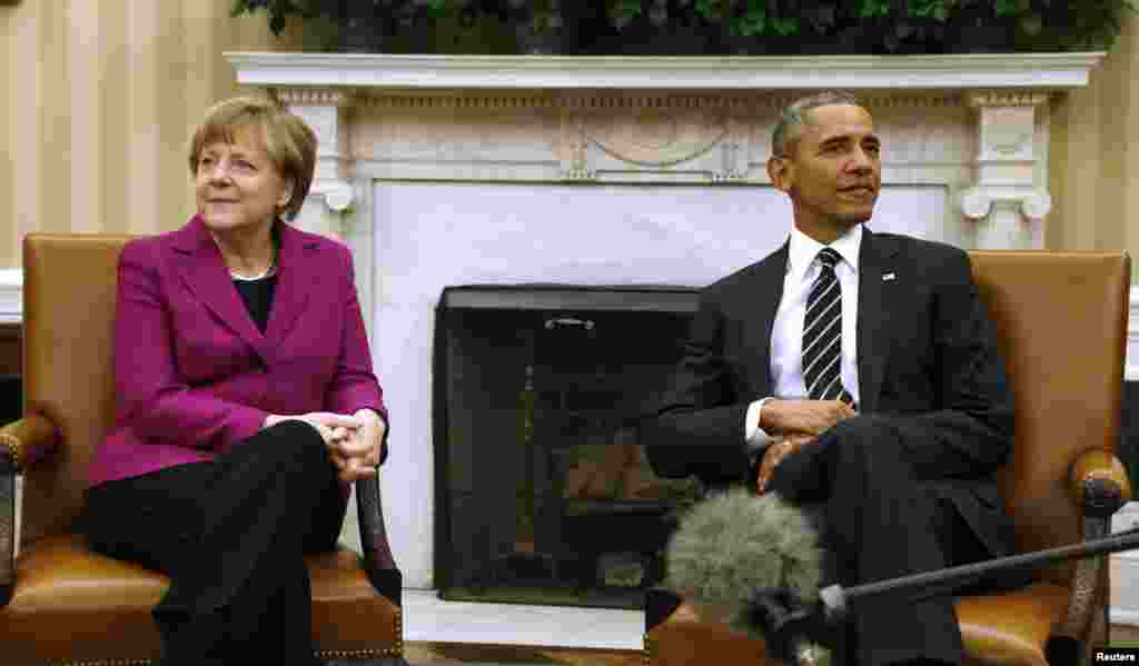 U.S. President Barack Obama and German Chancellor Angela Merkel are seen ahead of crisis talks on Ukraine at the White House in Washington, Feb. 9, 2015.