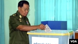 Pemimpin militer Birma, Jenderal Than Shwe (foto: dok) mendapat usulan dari cucunya untuk membeli klub MU, tapi kemudian mengurungkan niatnya.