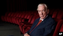Obit Donald Sutherland