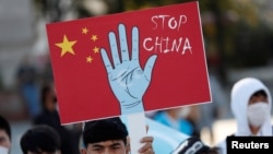 維吾爾人在土耳其伊斯坦布爾舉行抗議活動。 （2020年10月1日）