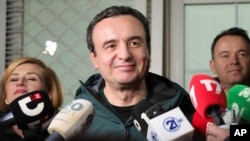 Албин Курти, претседател на левичарската Ветевендосје! партија, дава изјави по резултатите од парламентарните избори, во Приштина, Косово, 9 февруари 2025 година.