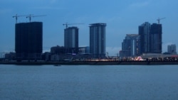 ទិដ្ឋភាពនៃអគារខ្ពស់ៗនៅតំបន់កោះពេជ្រ ដែលកំពុងត្រូវបានសាងសង់ នៅជាប់ដងទន្លេបាសាក់ រាជធានីភ្នំពេញ ថ្ងៃទី២២ ខែឧសភា ឆ្នាំ២០១៨។