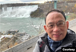 香港議會籌備委員會主席何良懋，因為在加拿大成立香港議會，被國安處以顛覆國家政權罪通緝。圖為何良懋日前在加拿大拍攝的生活照。 （由受訪者提供）