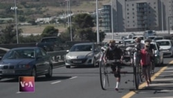 Japonês completa viagem de 6.000 quilómetros puxando riquexó