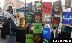 Gian hàng thư pháp tại hội chợ tết San Jose (Ảnh: Bùi Văn Phú)