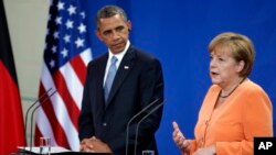 Presiden AS Barack Obama (kiri) dan Kanselir Jerman Angela Merkel di Berlin, Rabu (19/6). 
