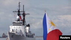 Kapal Angkatan Laut Filipina BRP Gregorio Del Pilar (PF 15) terlihat tengah merapat ke pelabuhan Manila, 23 Agustus 2001 (Foto: dok). 