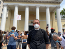 Patrick Keaser, pastor episcopal que alimentos a los manifestantes en Washington. [Foto: Alejandra Arredondo]