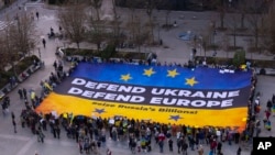 Формулацијата која ја користат високи извори во Министерството за надворешни работи е дека „земјава не е подготвена за опција за нејзино воено присуство во Украина“.