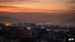 Deo obrisa grada prikazan je u zoru nakon što se u Teheranu čulo nekoliko eksplozija 26. oktobra 2024. Izrael je najavio pokretanje "preciznih udara" na vojne ciljeve u Iranu kao odmazdu za iranske napade.