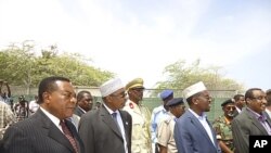 From left :UN special representative for Somalia Augustine Mahiga, Sharif Hassan Sheik Adam, Somalia's parliament speaker, Somalia's president Sheik Sharif Sheik Ahmed,and the Abdiwali Mohamed Ali, Somalia prime minister during the closing ceremony of the