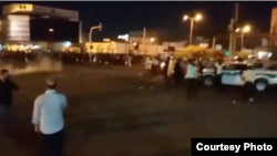 In this screen grab of an image shared on social media, Iranian security forces appear to deploy in the Khuzestan provincial city of Izeh on July 20, 2021 in response to antigovernment protests. VOA cannot verify the image. 