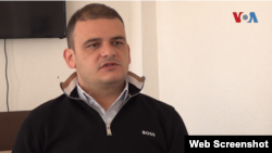 Во постојана комуникација сме со министерствата за правда од соседните држави и очекуваме истиот (Артан Груби н.з.) во брзо време да биде лишен од слобода или лоциран, вели заменик министерот за правда, Ален Деребан, во разговор за Гласот на Америка, 21.02.2025