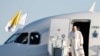 Paus Fransiskus tiba di bandara internasional Larnaca di Siprus, 2 Desember 2021. 