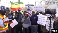 Ethiopian-Americans rally against the Trump administration's involvement in negotiations over the Great Ethiopian Renaissance Dam project, in Washington, Feb. 27, 2020. (Habtamu Seyoum/VOA)