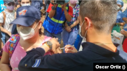 La vacunación de nicaragüenses en Honduras será efectiva hasta el 6 de noviembre y según las autoridades no interfiere con el esquema nacional de inmunización contra el COVID-19. Foto Oscar Ortiz, VOA.