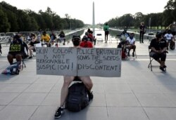 Los manifestantes se reúnen para la Marcha en Washington, el viernes 28 de agosto de 2020, para exigir justicia racial.