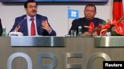 OPEC President Qatar's Energy Minister Mohammed bin Saleh al-Sada and OPEC Secretary General Mohammad Barkindo address a news conference after a meeting of the Organization of the Petroleum Exporting Countries (OPEC) in Vienna, Austria, Nov. 30, 2016. 