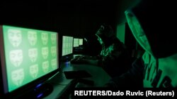 Saopštenje Majkrosofta ukazuje na to koliko su savetnici oba izborna štaba u opasnosti od digitalnih špijuna širom sveta, uoči predsedničkih izbora 3. novembra; ilustrativna fotografija (REUTERS/Dado Ruvic )